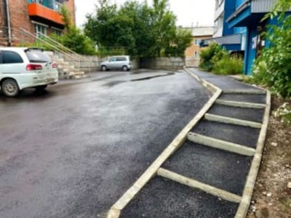 В Черемхово благоустраивают дворы…