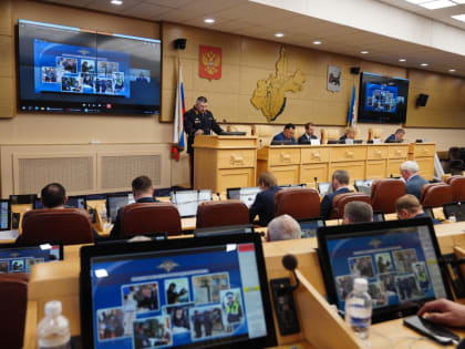 Отчеты ГУ МВД РФ по Иркутской области, КСП, Уполномоченного по правам человека в регионе и сенатора РФ Сергея Брилки рассмотрели на сессии ЗС