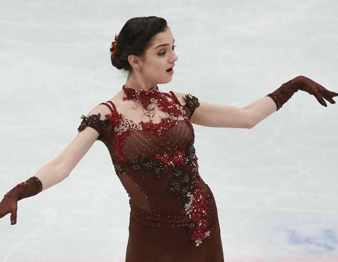 «Она не тренируется»: агент Закарян опроверг слухи, что Медведева не уходит со льда в Японии