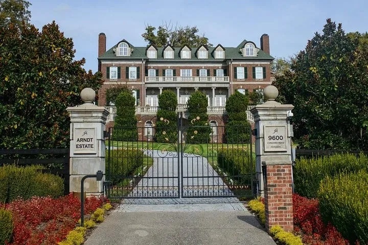 HOMES OF THE STARS FOR 3 PEOPLE