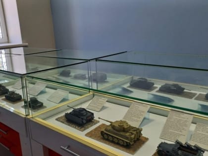 Выставка моделей военной техники открылась в Россоши