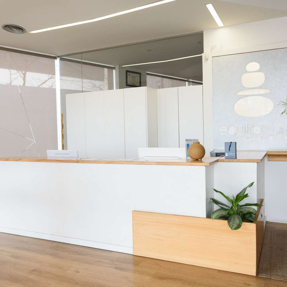 Recepción de Equilibrium Cosment en Lleida, centro integral de bienestar físico y mental.