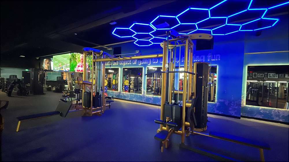 golds gym calgary