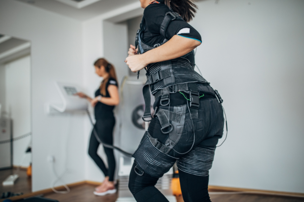 Exercices EMS par rapport à un entraînement normal pour renforcer les groupes musculaires
