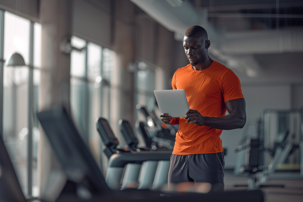 Groepsdeelnemers die deelnemen aan virtuele fitnesslessen via een digitaal platform.