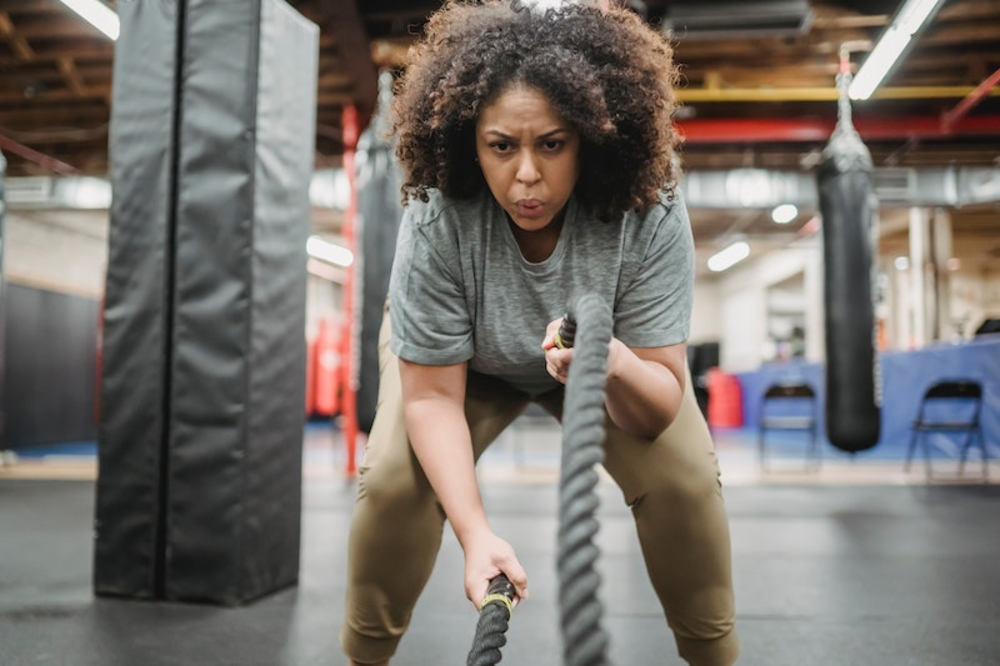 A woman doing HITT workout in the gym