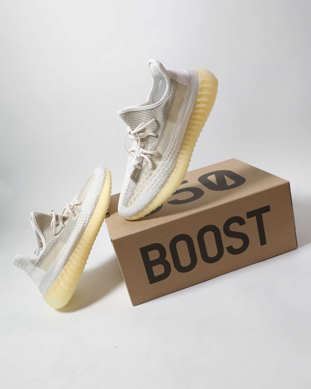Versand-Box und Sport-Kleidung: Adidas