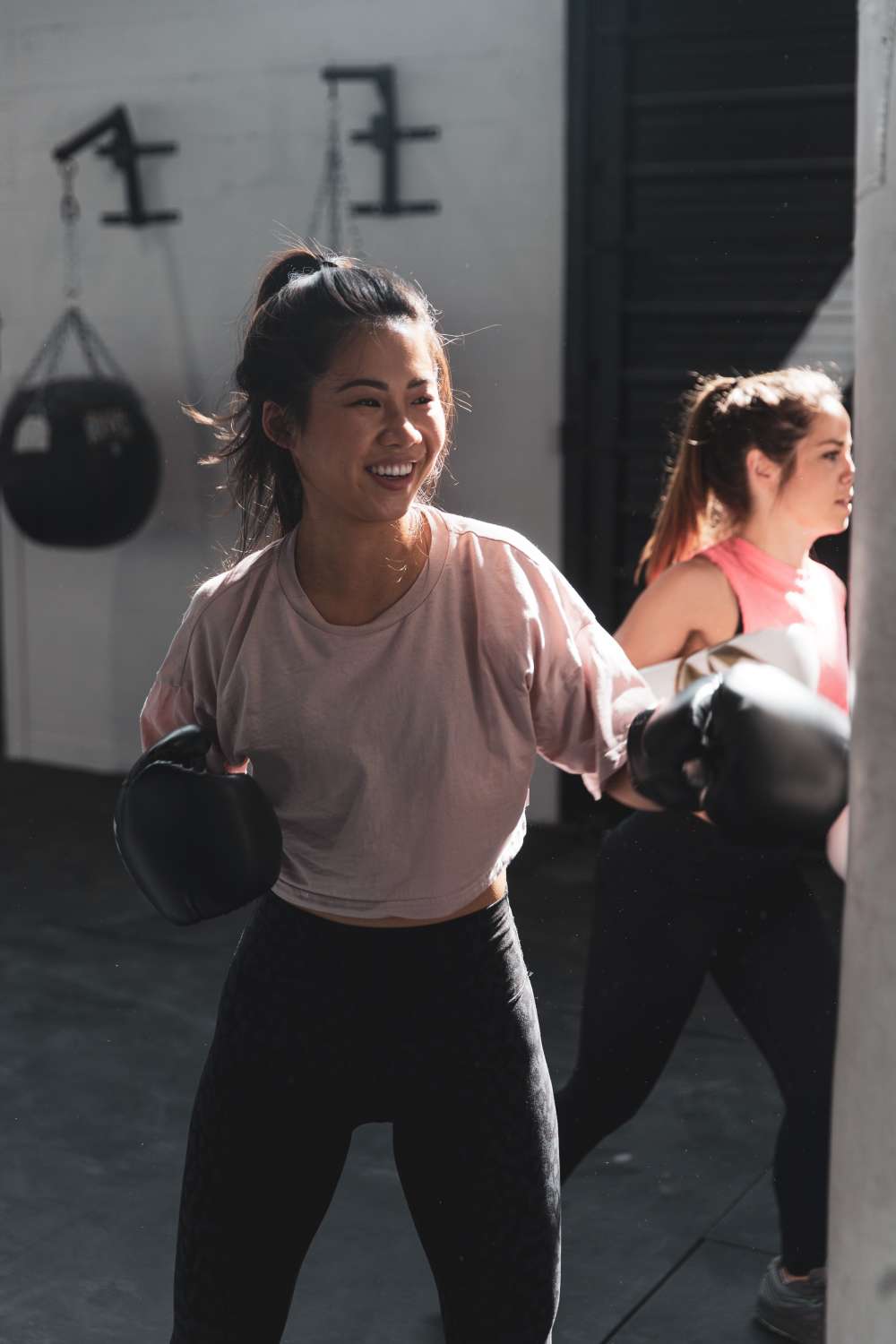 Femme pratiquant le Fit Boxing