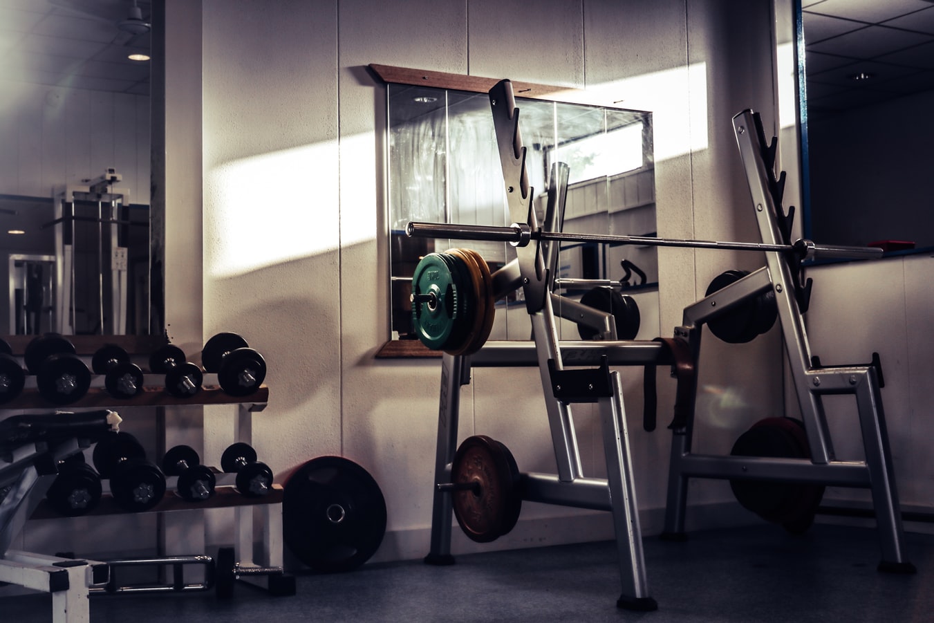 Equipamiento básico para ir al gimnasio o para entrenar en casa