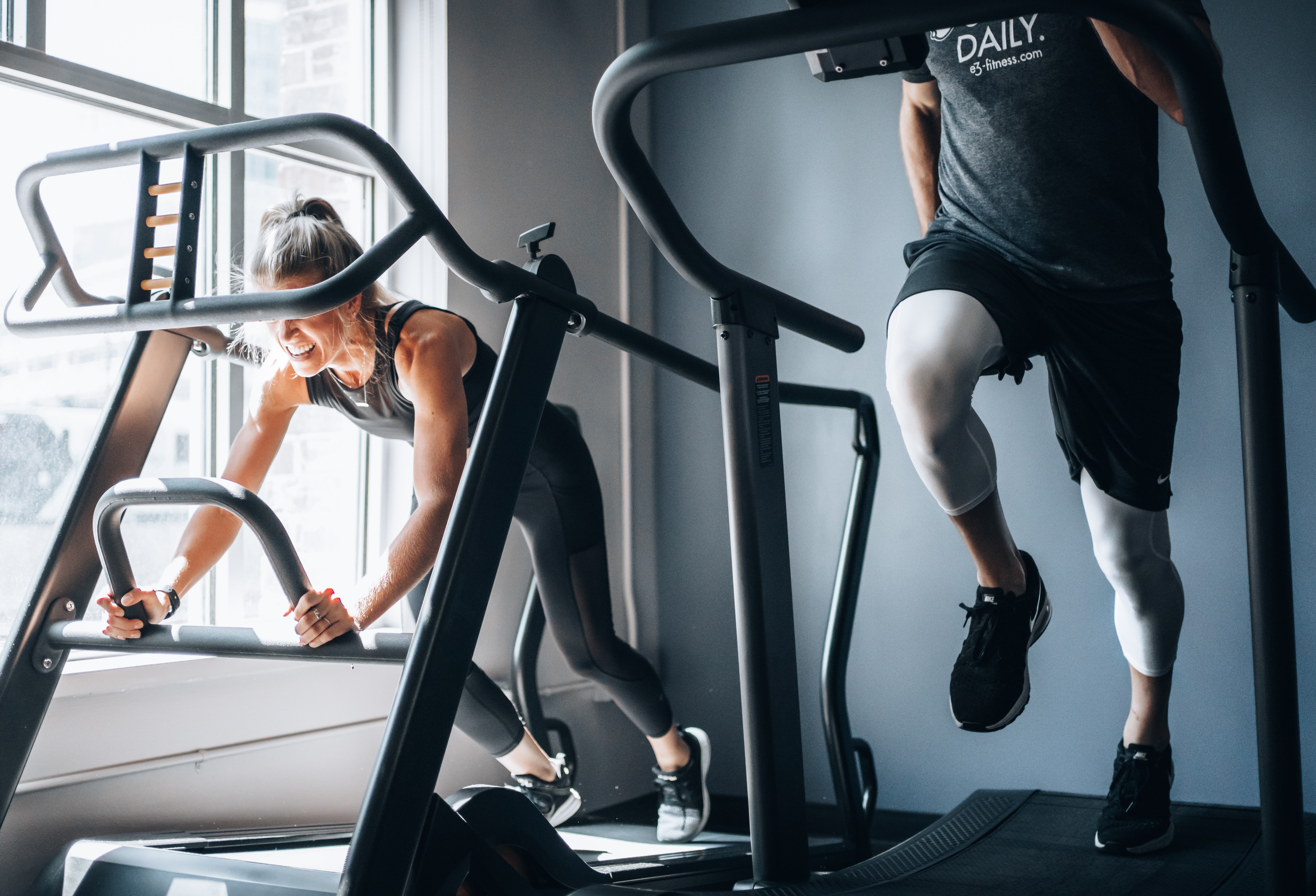 Este gimnasio inteligente te sigue en casa para monitorear tus ejercicios