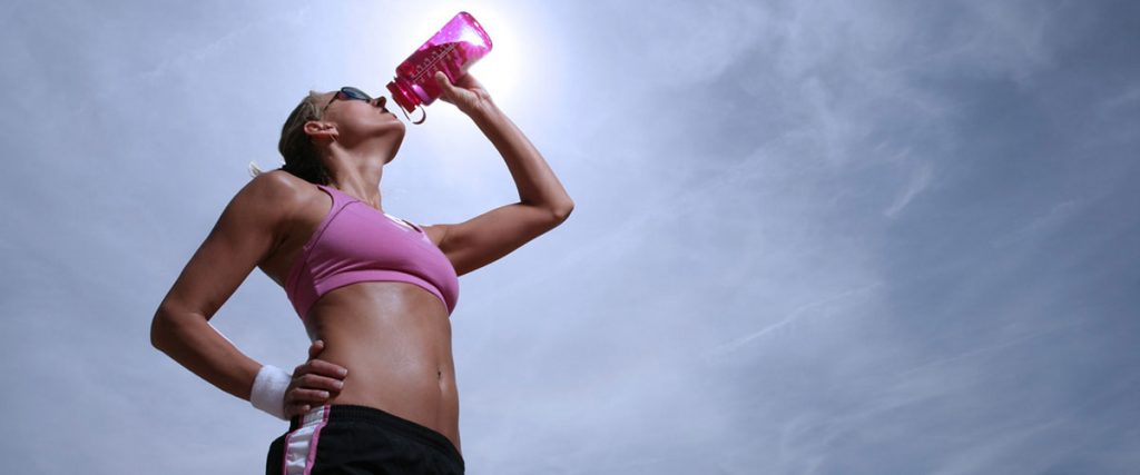 Drinking water after work out in the sun - Virtuagym