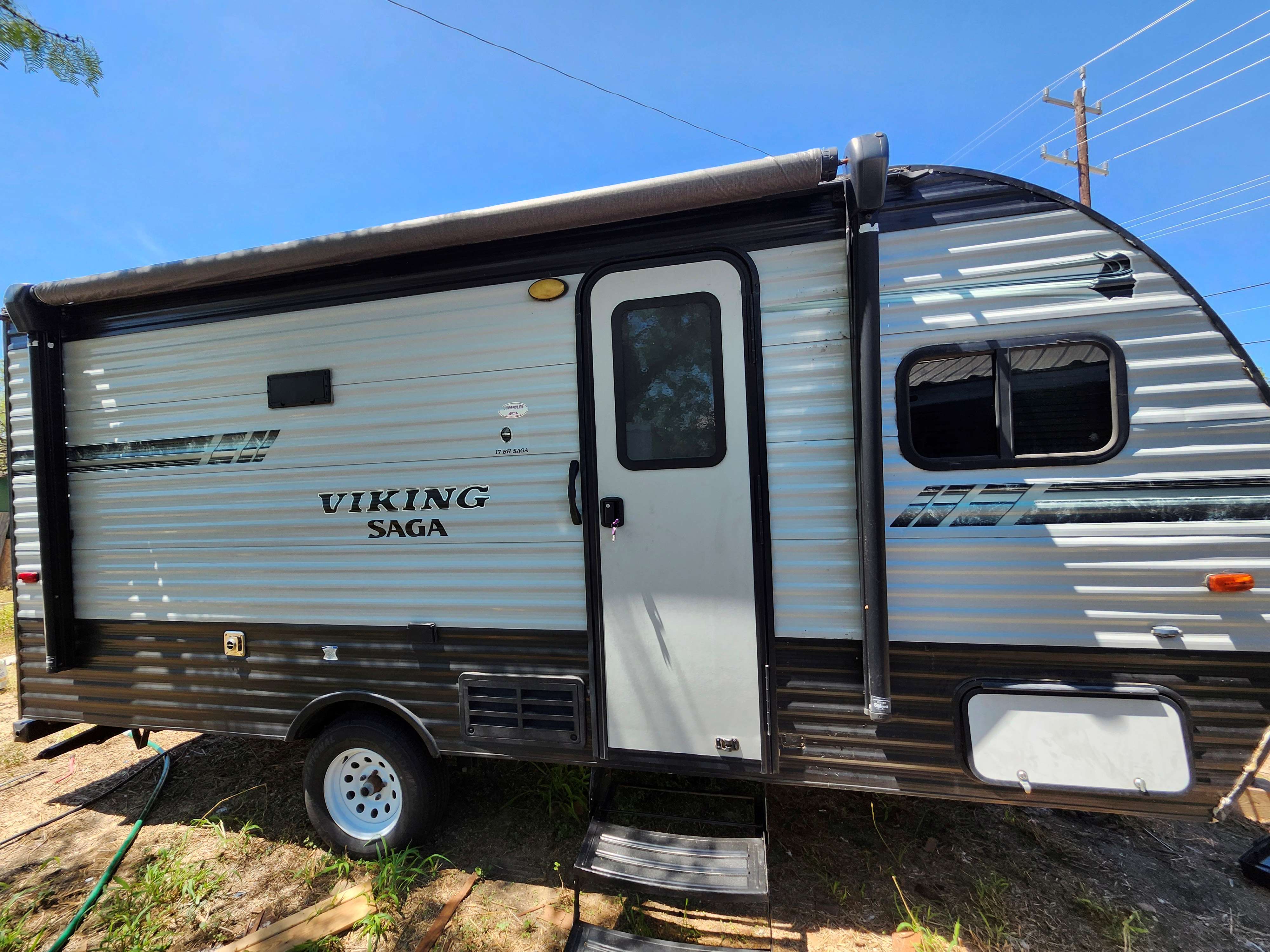 $75 a Day Viking RV 18ft with 3 Beds GVW: 3,943 lbs, Hitch Weight: 300 lbs 30amp Service