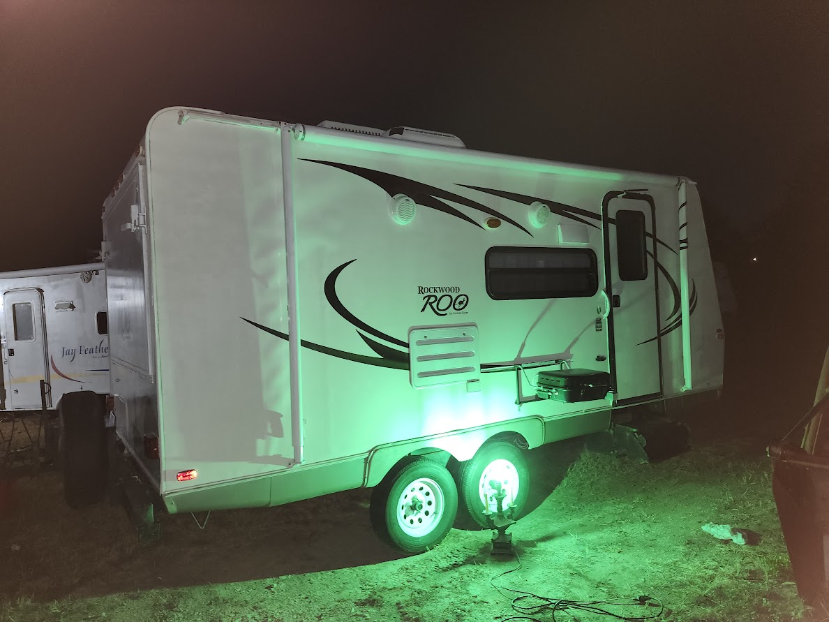 $75 a Day The Roo 21ft 2 Full Beds 1 Small Futon GVW: 5,656 lbs, Hitch Weight: 548 lbs 30amp Service