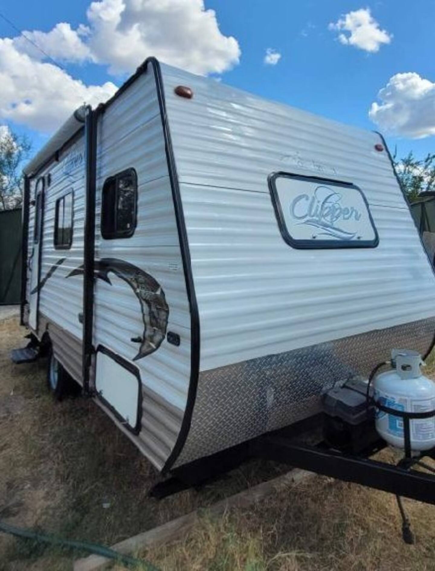 $65 a Day Fun-size 19ft Clipper RV 1-Bedroom Camper GVW: 3,538 lbs, Hitch Weight: 318 lbs 30amp Service