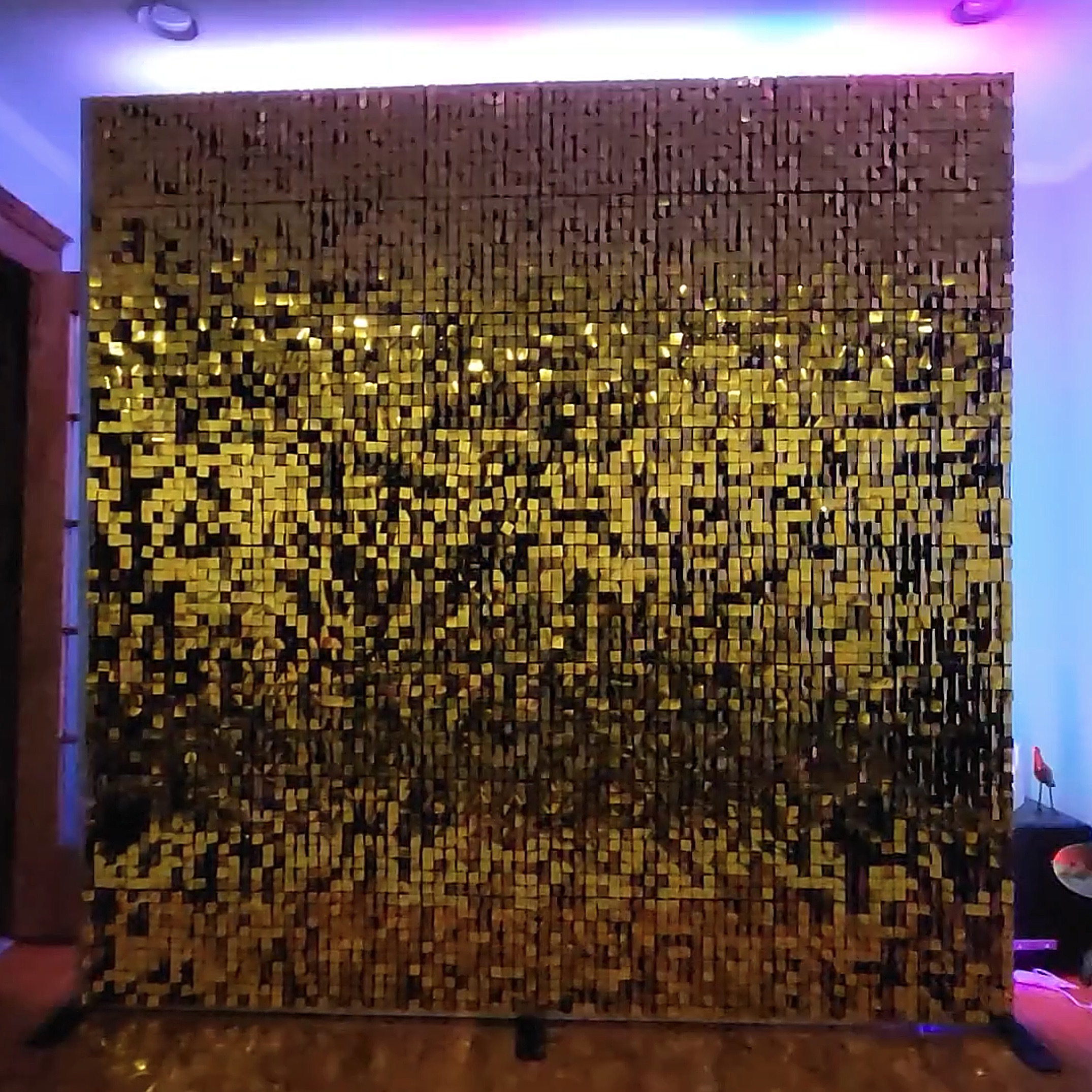 Golden Shimmer Wall 8x8 ft