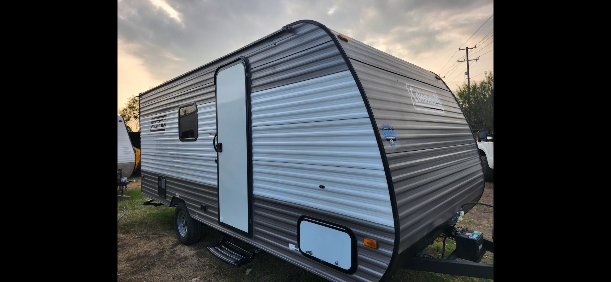 $75 a Classic Coleman 21ft 1 Full Bed 2 Twin Bunks GVWR 3000lbs Hitch weight 385lbs 30 amp Service