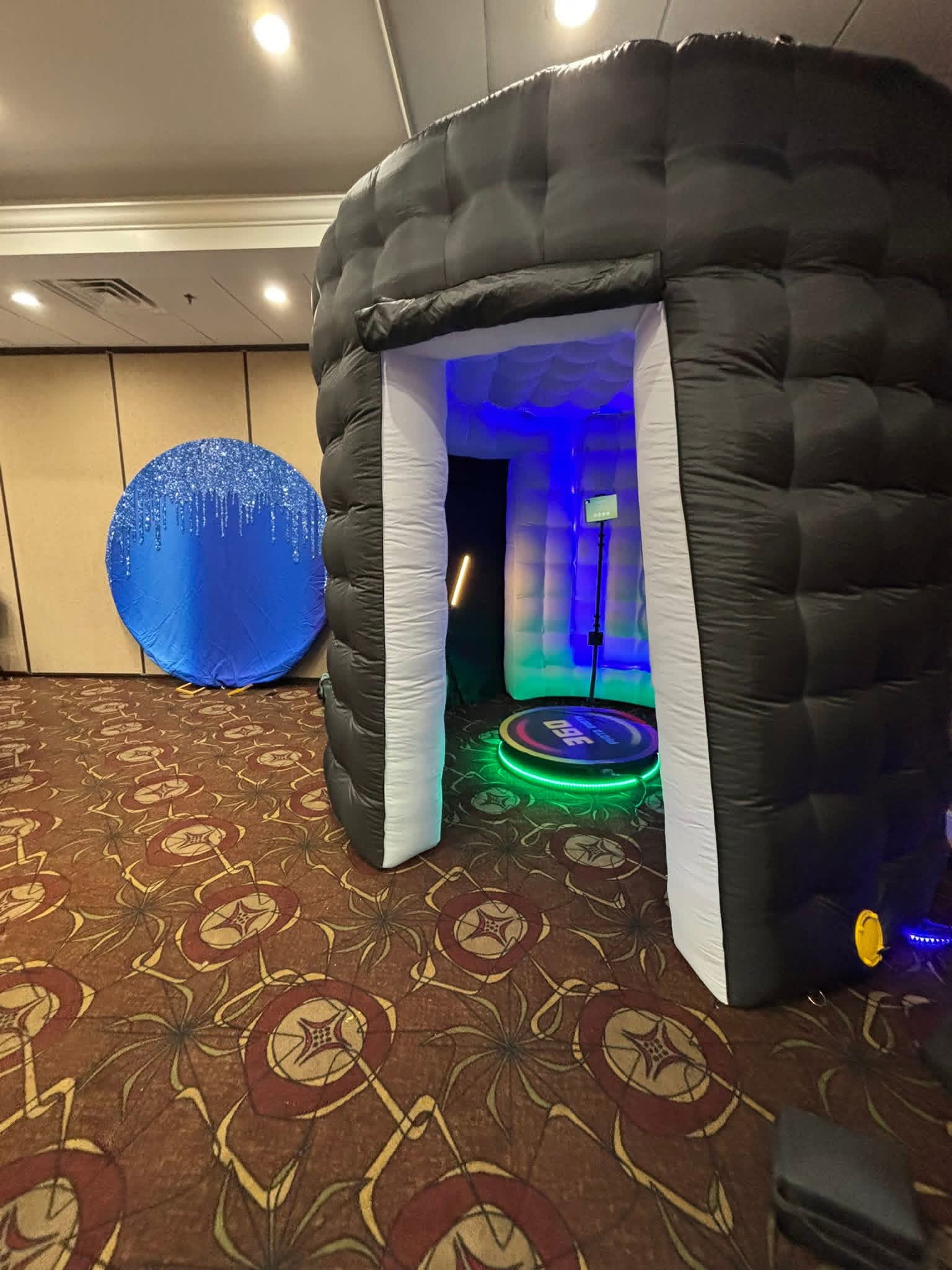 360 photobooth with Led enclosure