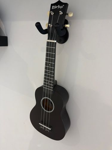 Ukulele - image 1
