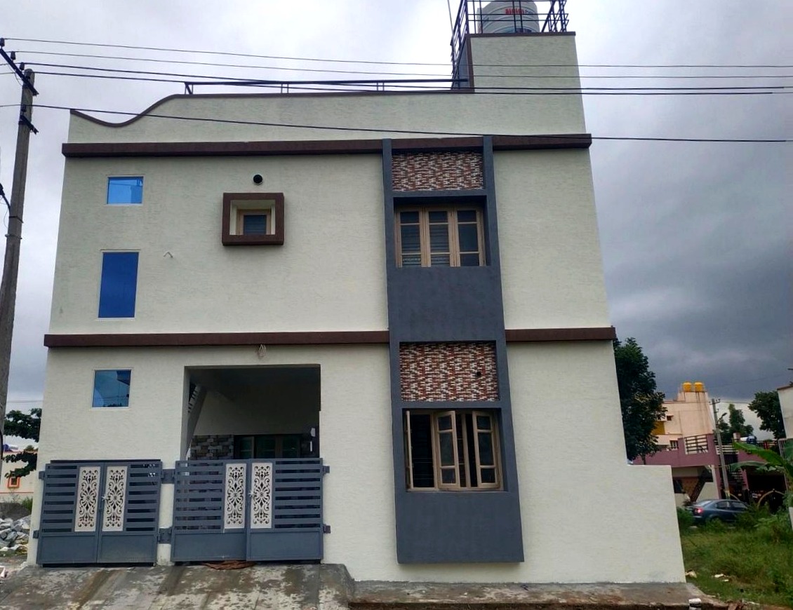 G+1 off-white house with grey vertical accent Hoskote