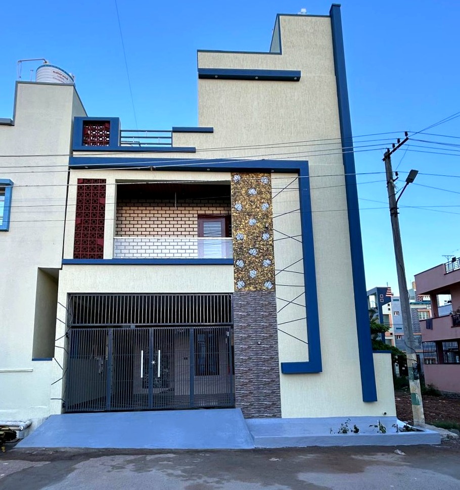 G+1 cream house with brown stone accent panel Hoskote