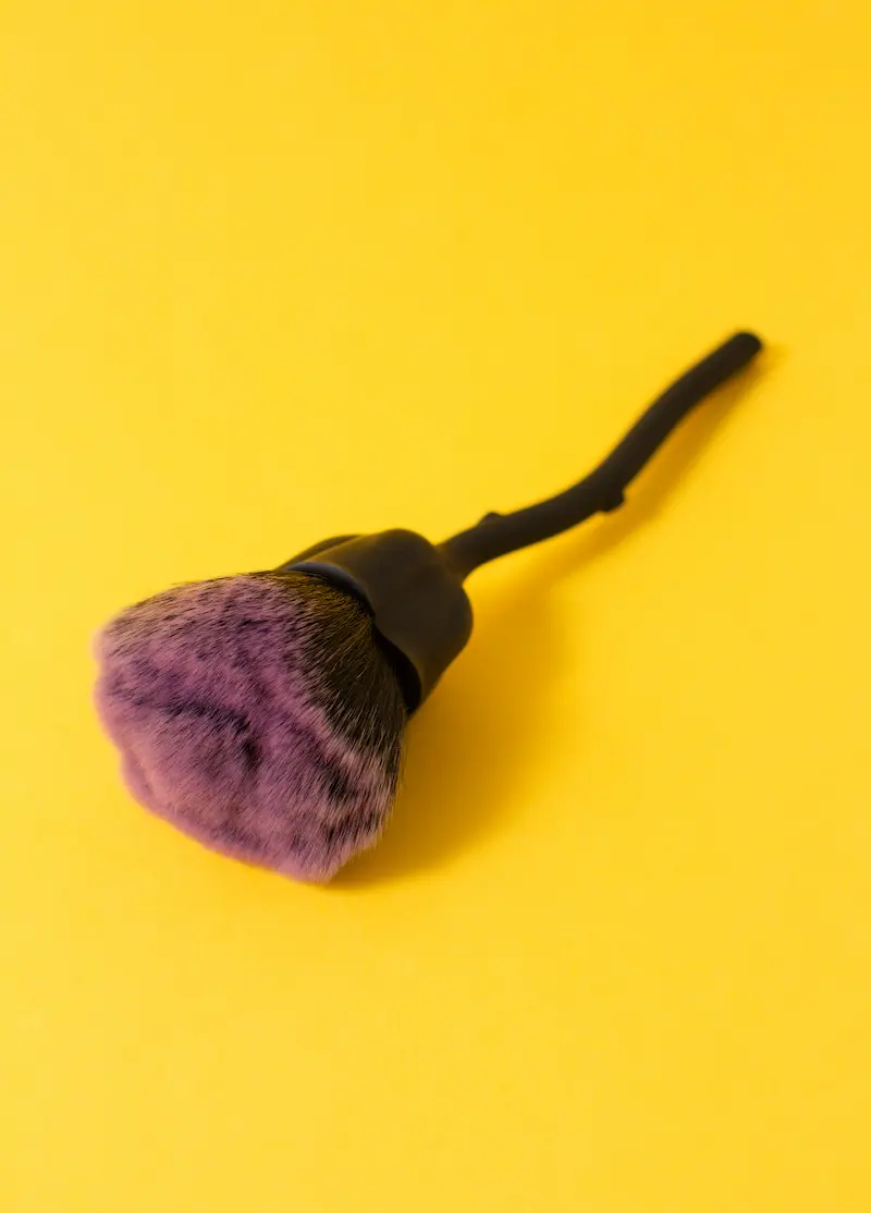 brocha de polvo flor negra