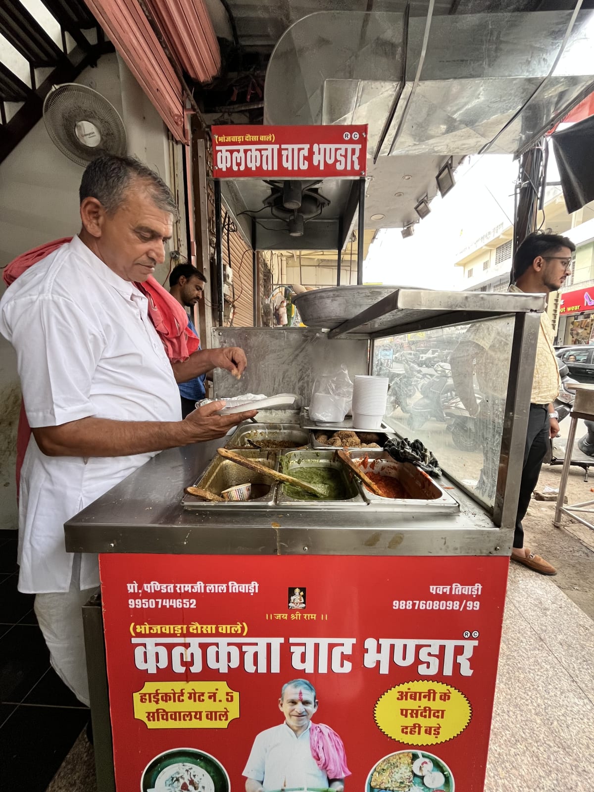 Kalkatta chat bhandar, spot famous for its Dahi Bada in Raja Park, Jaipur - Thela Khojo