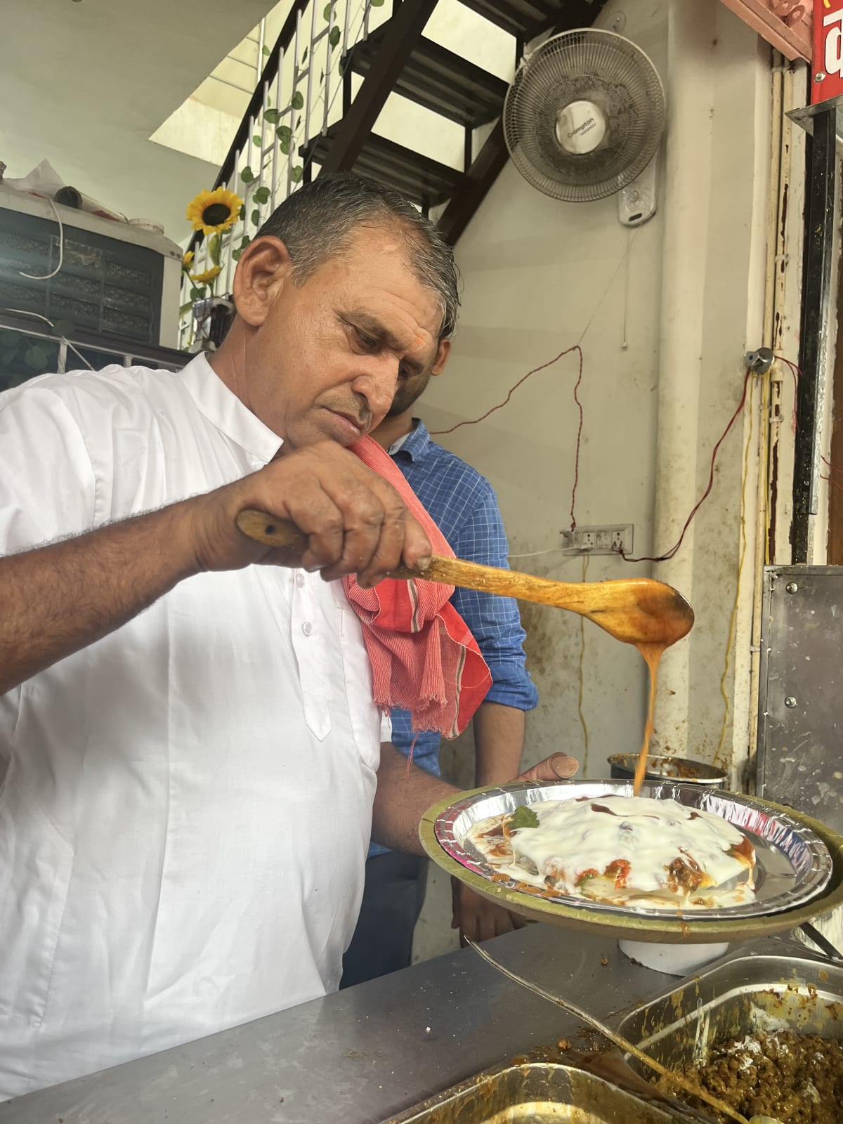 Kalkatta chat bhandar, spot famous for its Dahi Bada in Raja Park, Jaipur - photo 3 - Thela Khojo