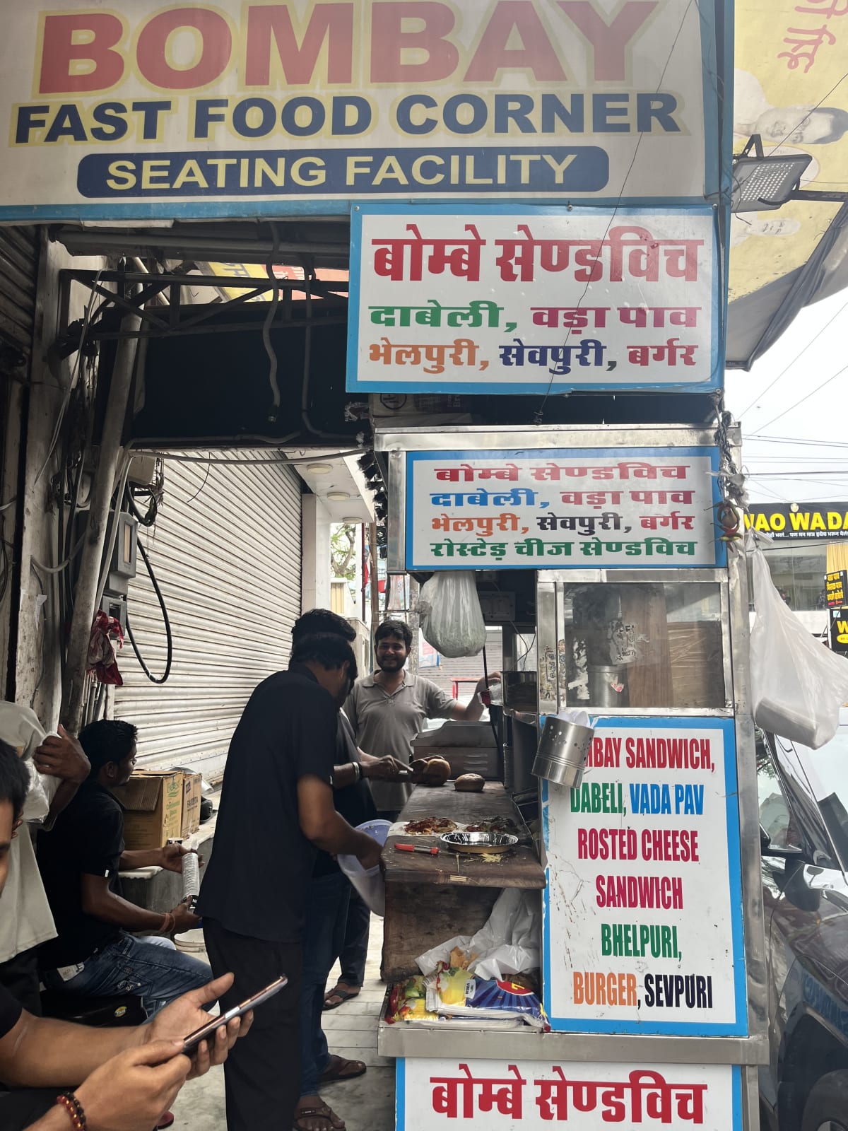 Bombay Fast Food Corner, spot famous for its Vada Pav in Raja Park, Jaipur - photo 3 - Thela Khojo