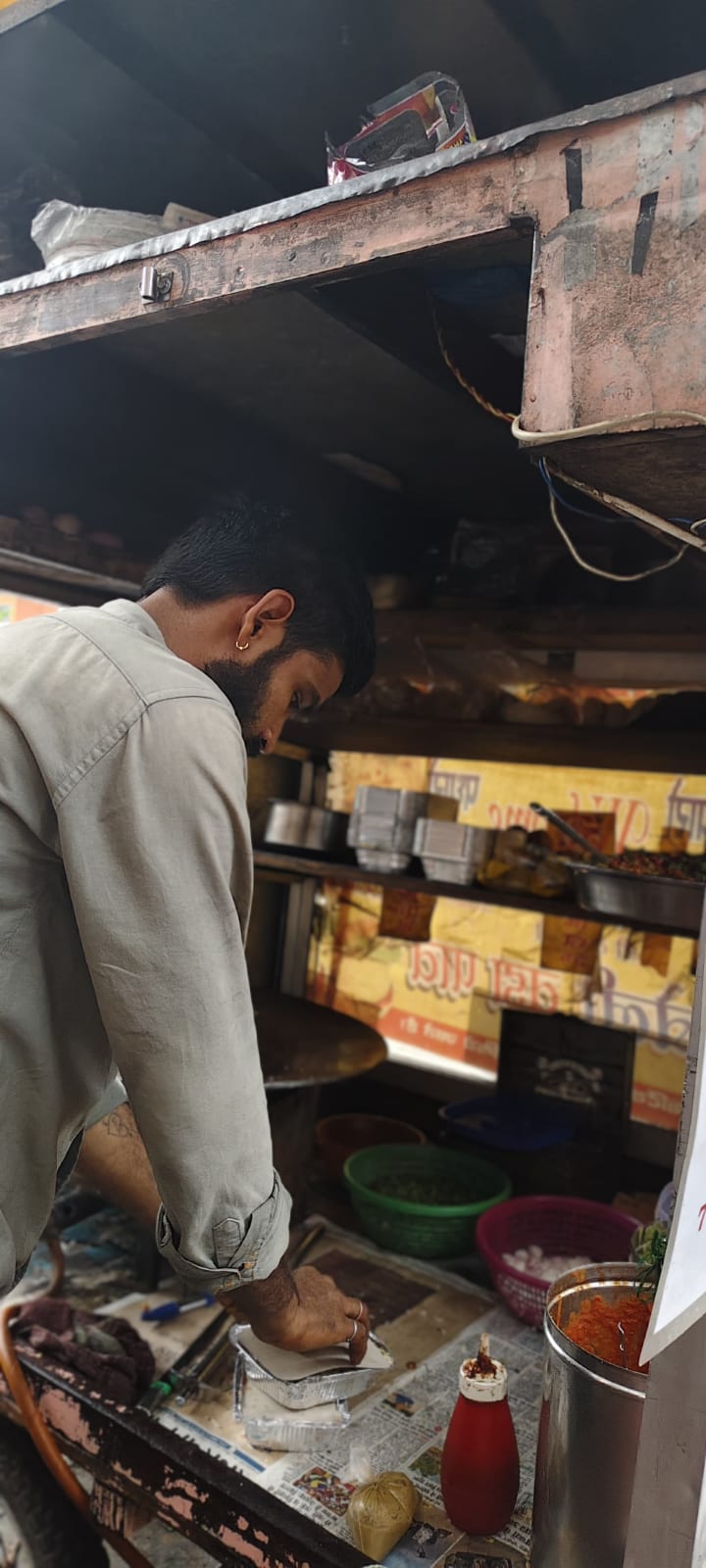 Shreenath ji dabeli wala, spot famous for its Dabeli in Chaura Rasta, Jaipur - photo 2 - Thela Khojo