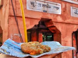 Khunteta Kachori Wala, spot famous for its Aloo Kachori in Chaura Rasta, Jaipur - photo 2 - Thela Khojo