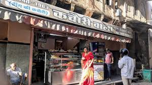Puran Ji Hing Kachori, spot famous for its Hing Kachori in Chaura Rasta, Jaipur - Thela Khojo