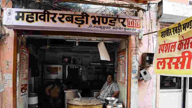 Mahaveer Rabri Bhandar, spot famous for its Rabri in Chandpole, Jaipur - Thela Khojo