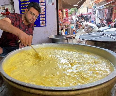 Mahaveer Rabri Bhandar, spot famous for its Rabri in Chandpole, Jaipur - photo 2 - Thela Khojo