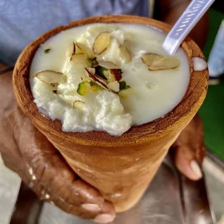 Sardar Ji Lassi, spot famous for its Lassi in Nehru Bazar, Jaipur - photo 2 - Thela Khojo