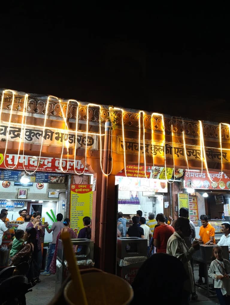 Ramchandra Chaat Bhandar, spot famous for its Chaat in Tripoliya Bazar, Jaipur - photo 5 - Thela Khojo
