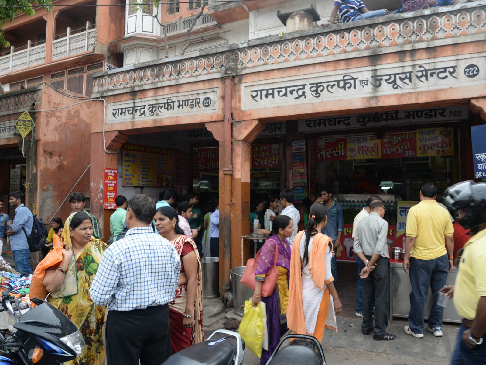 Ramchandra Chaat Bhandar, spot famous for its Chaat in Tripoliya Bazar, Jaipur - photo 3 - Thela Khojo