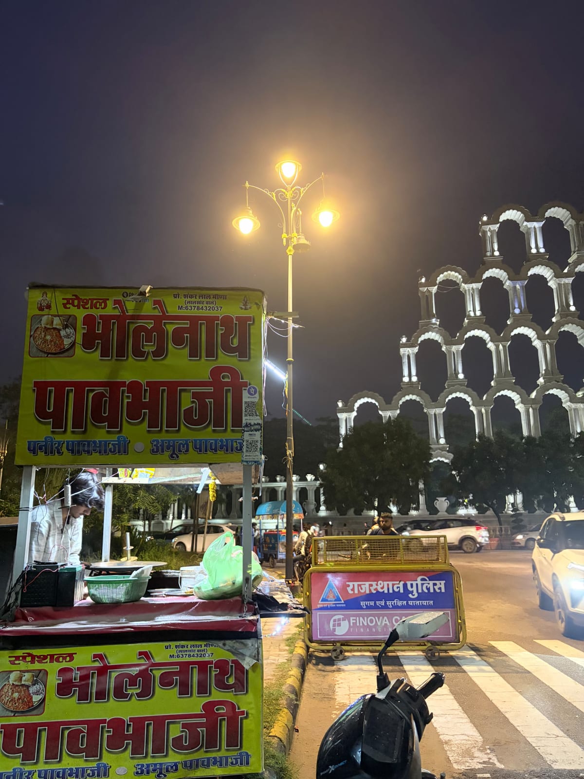 Bholenath Pav Bhaji, spot famous for its Pav Bhaji in Malviya Nagar, Jaipur - photo 4 - Thela Khojo
