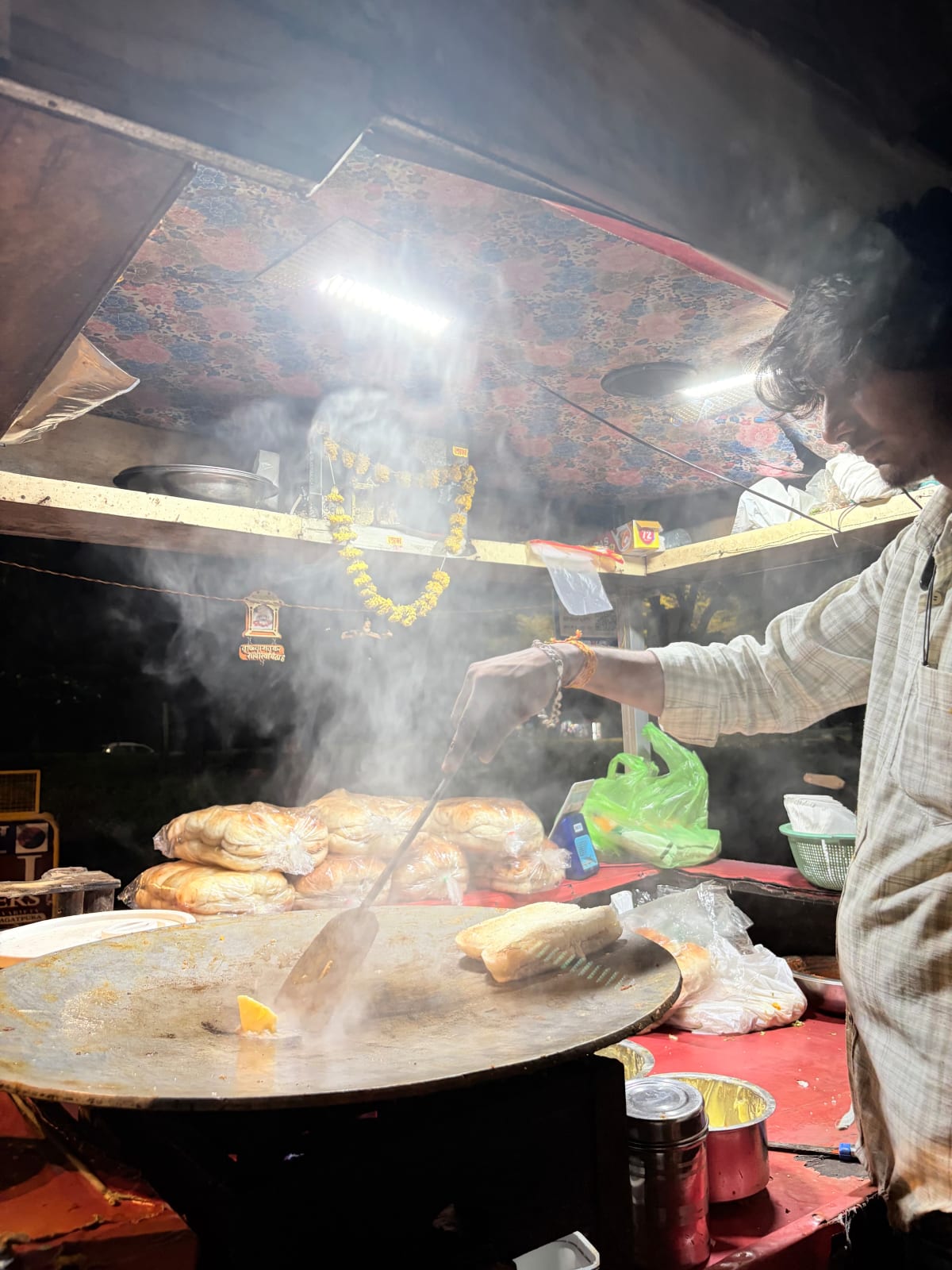 Bholenath Pav Bhaji, spot famous for its Pav Bhaji in Malviya Nagar, Jaipur - photo 2 - Thela Khojo