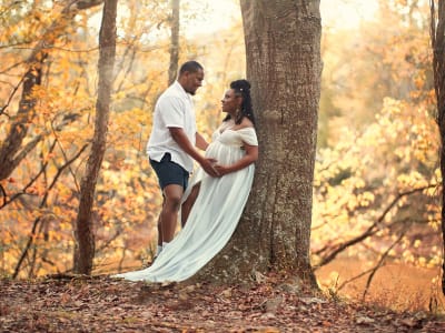 Atlanta Best Maternity Pregnancy Portrait Outdoors Fantasy White Gown Fall Woods Couple Georgia Photography Photographer Twin Rivers 01 Hfrvg5