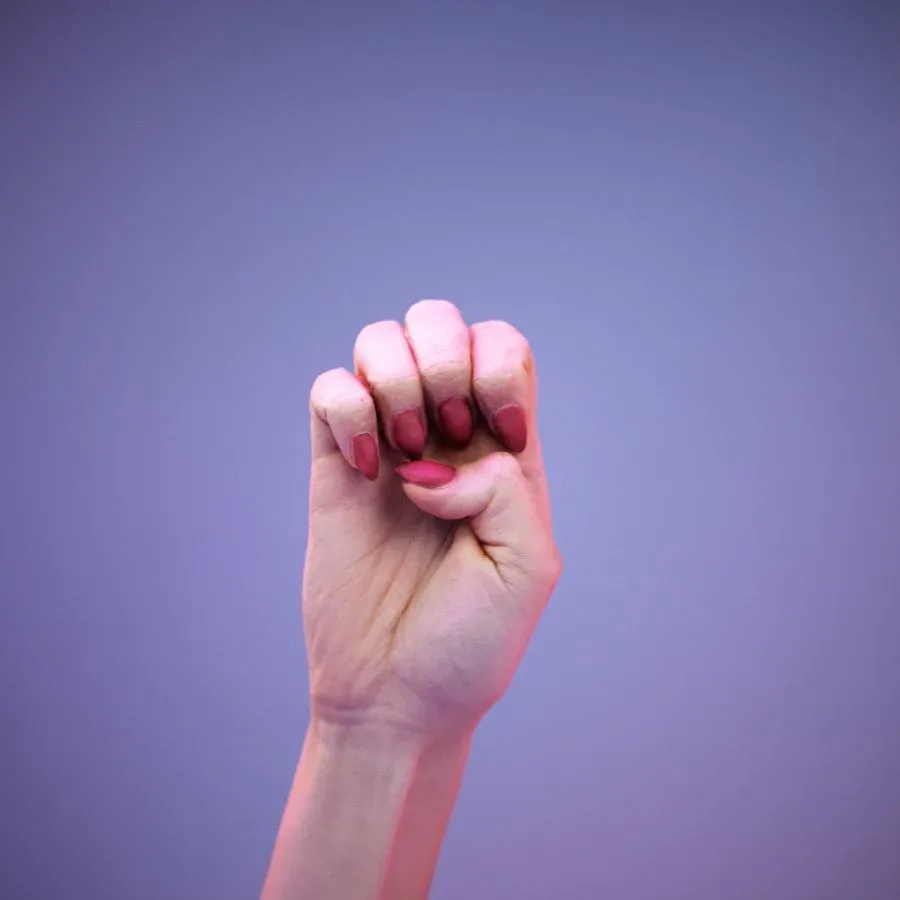 36 Highly Detailed 3D Scanned Women's Hands in American Sign Language