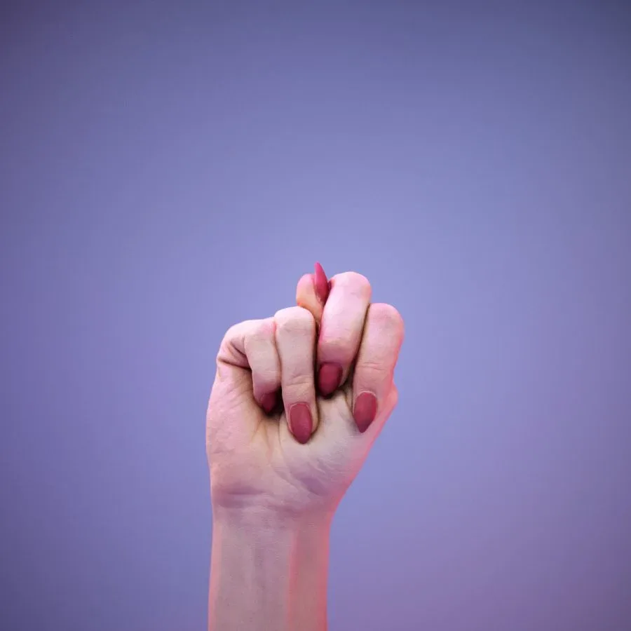 36 Highly Detailed 3D Scanned Women's Hands in American Sign Language