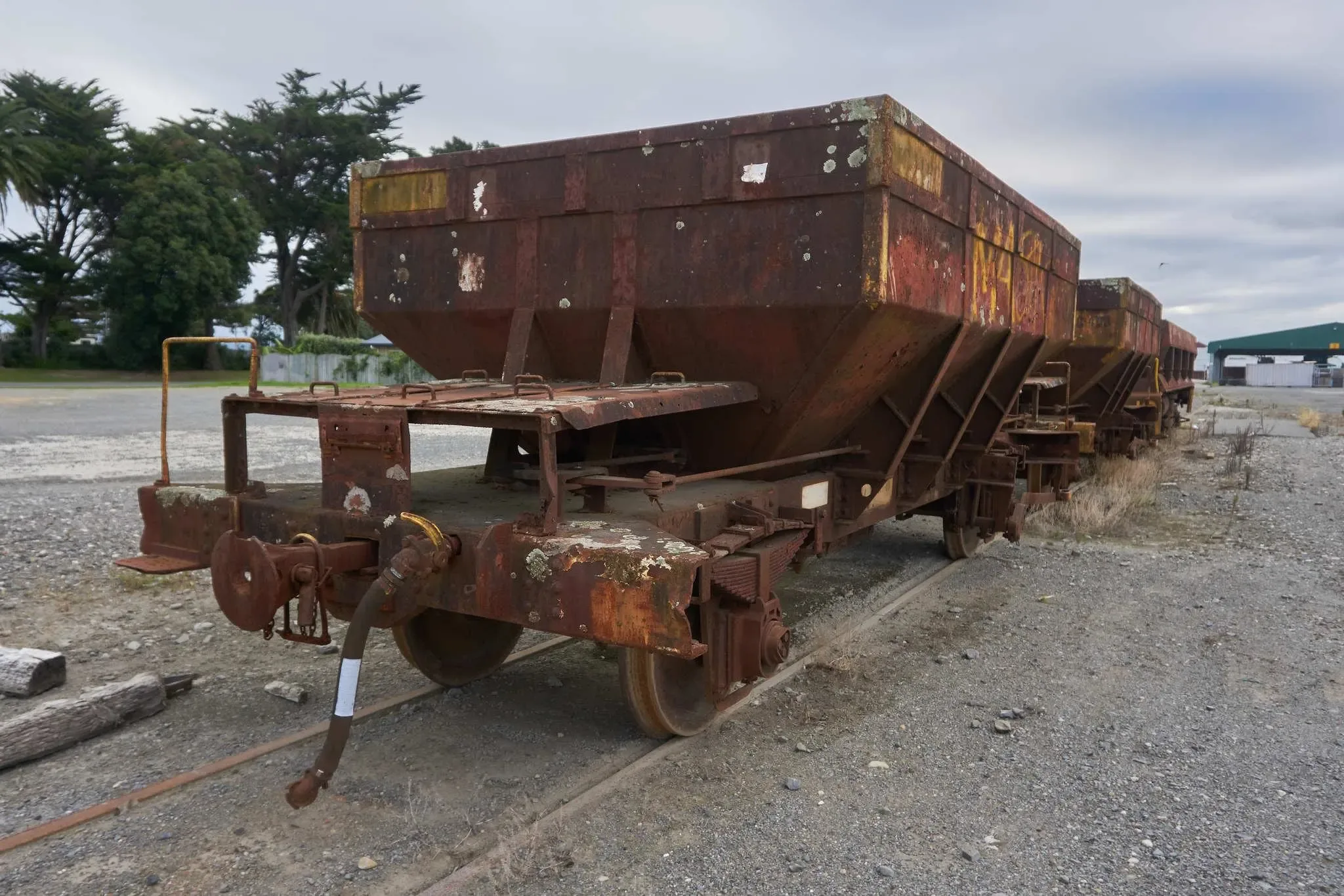 78 photos of Rusty Cargo Rail Cars