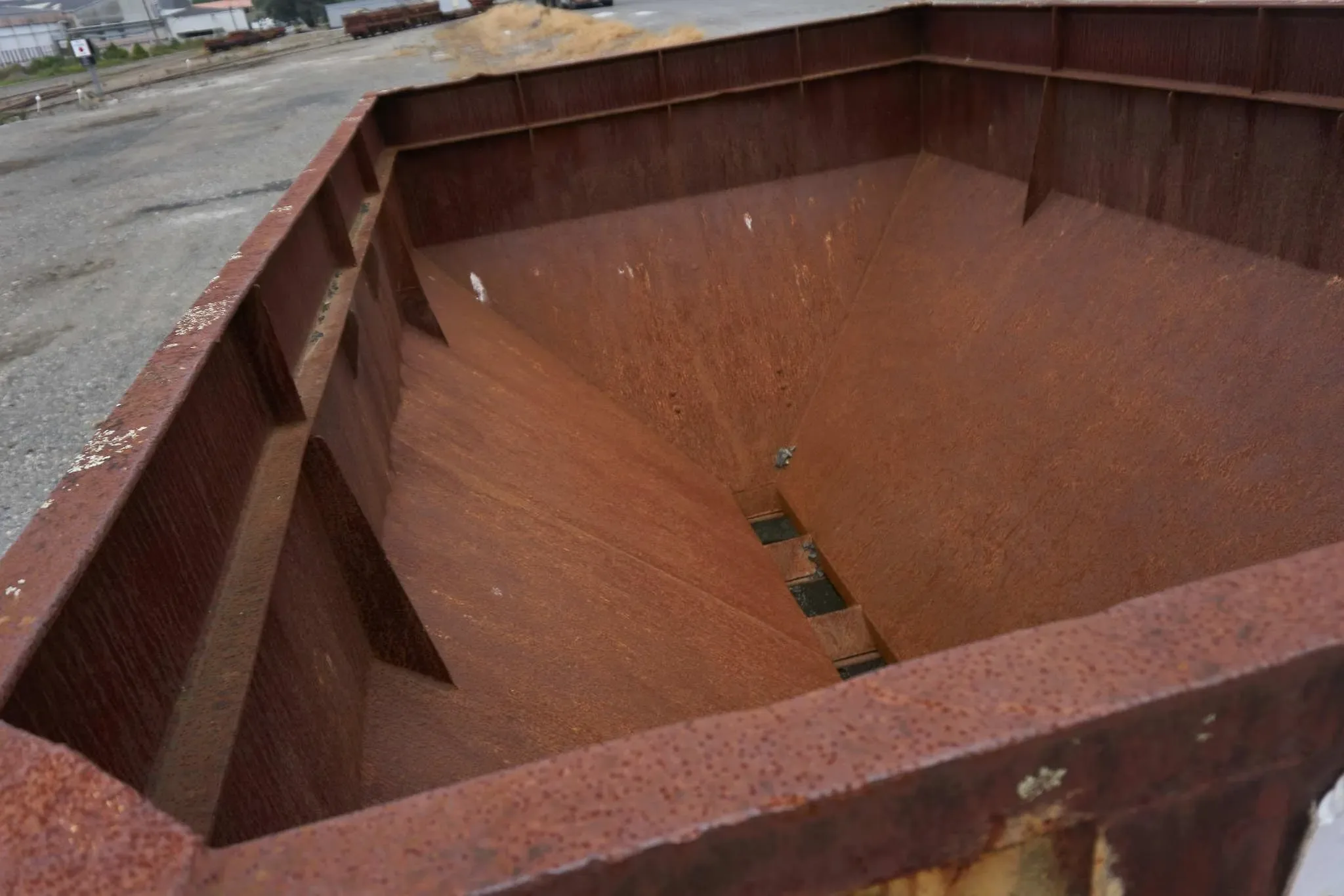 78 photos of Rusty Cargo Rail Cars