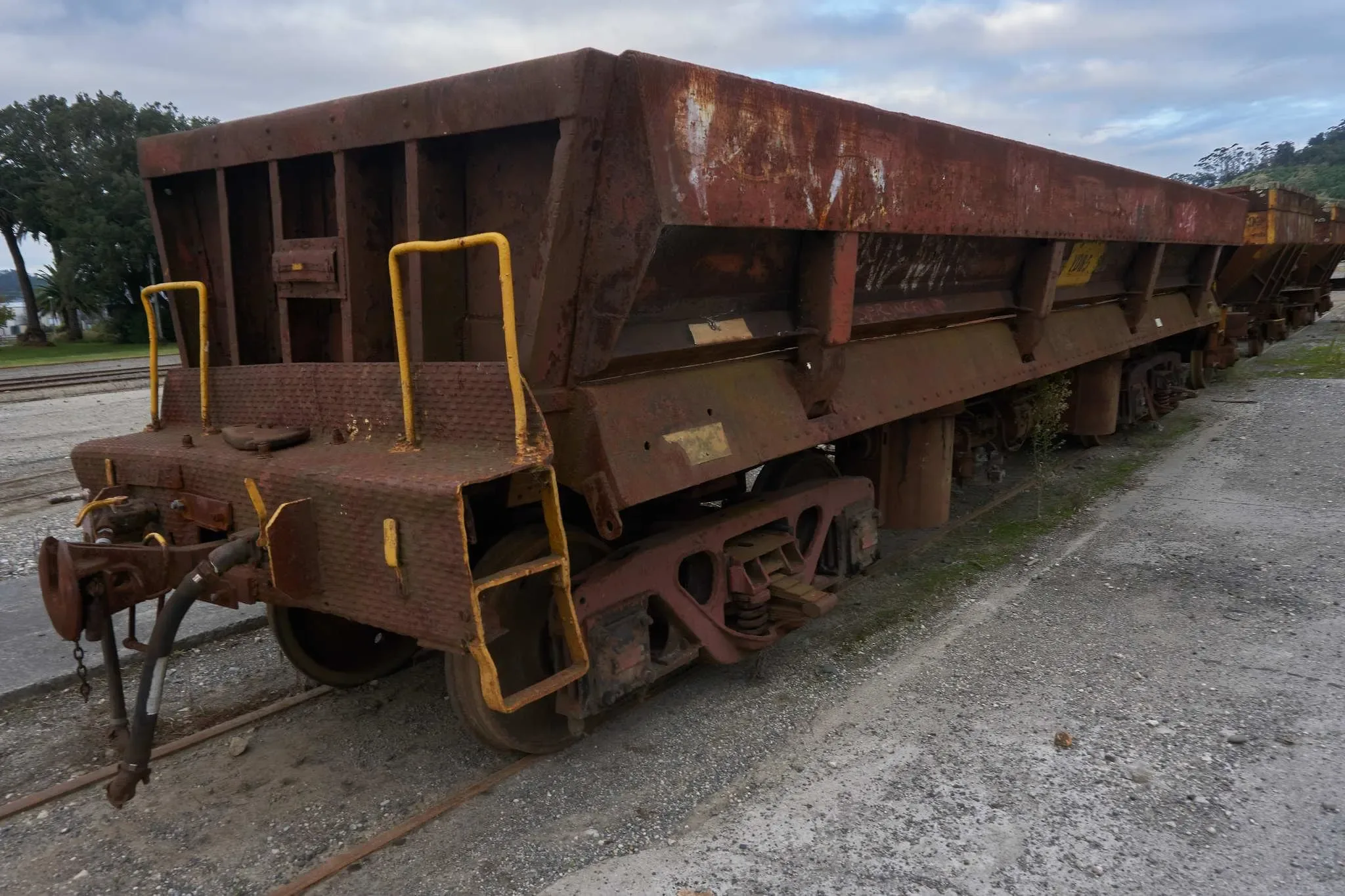 78 photos of Rusty Cargo Rail Cars
