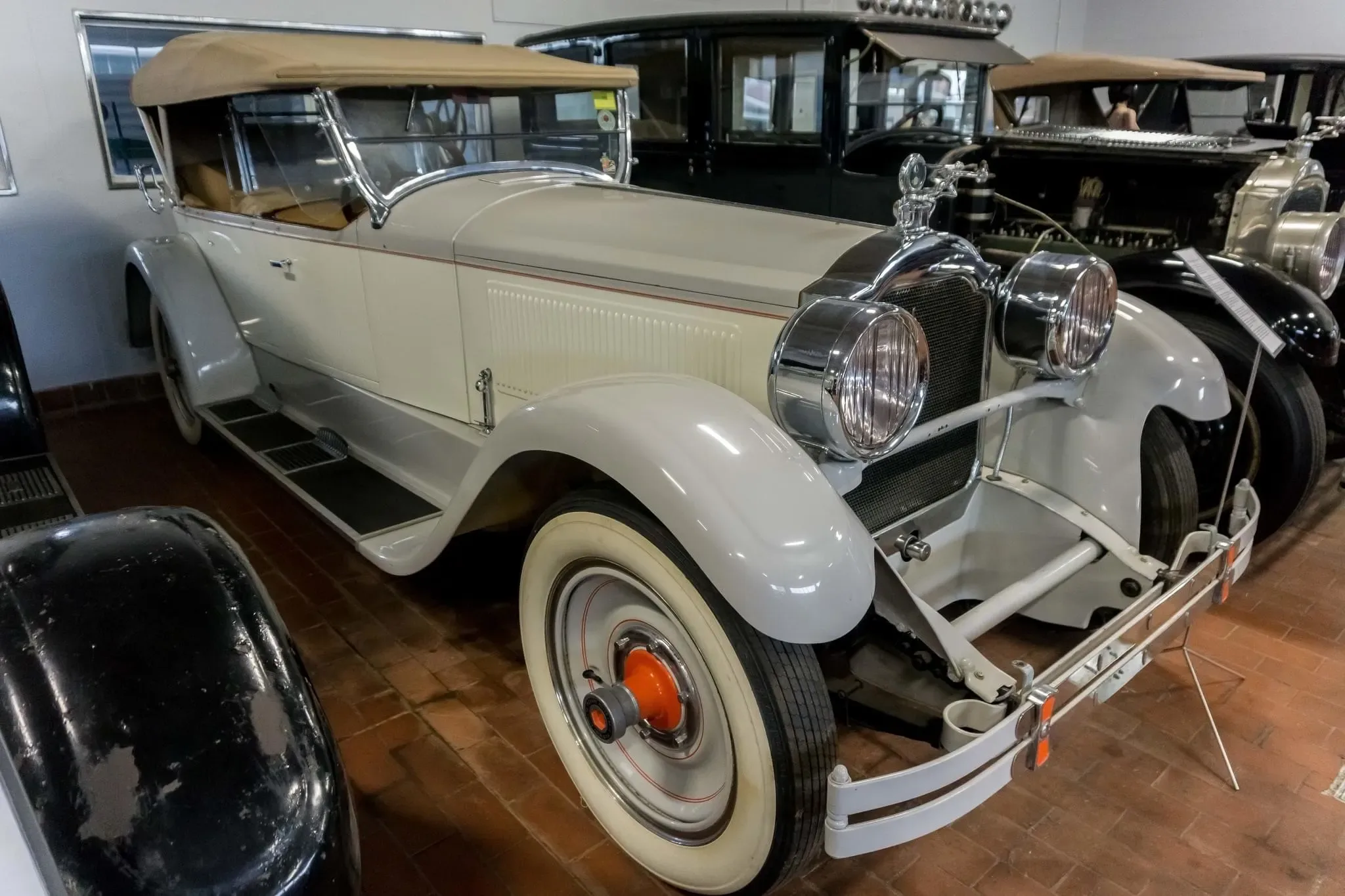 102 photos of 1920s Packard Cars