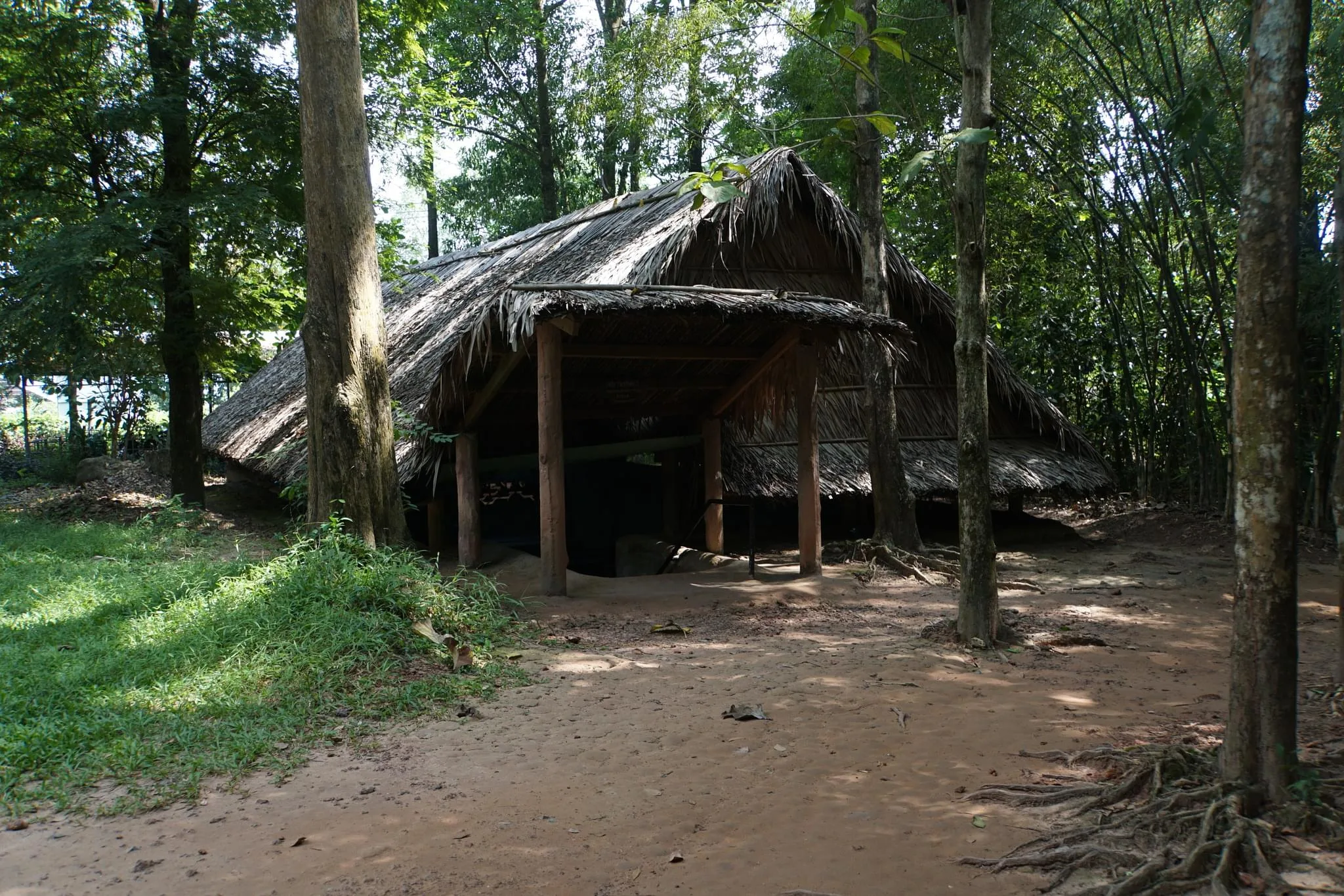 103 photos of Vietnam War Tunnels, Traps and Quarters