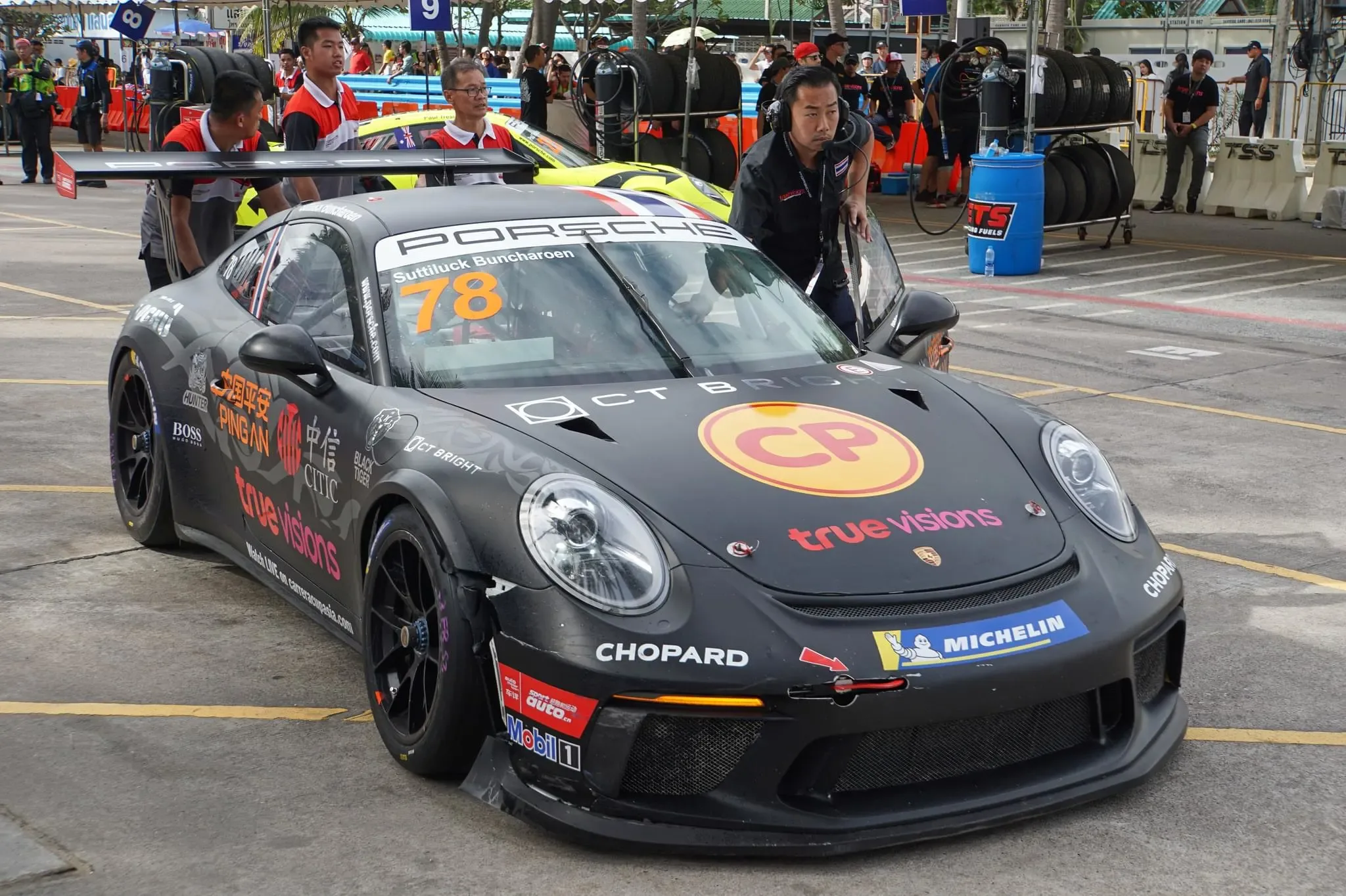 387 photos of Porsche Race Pit Sto387 photos of Porsche Race Pit Stop