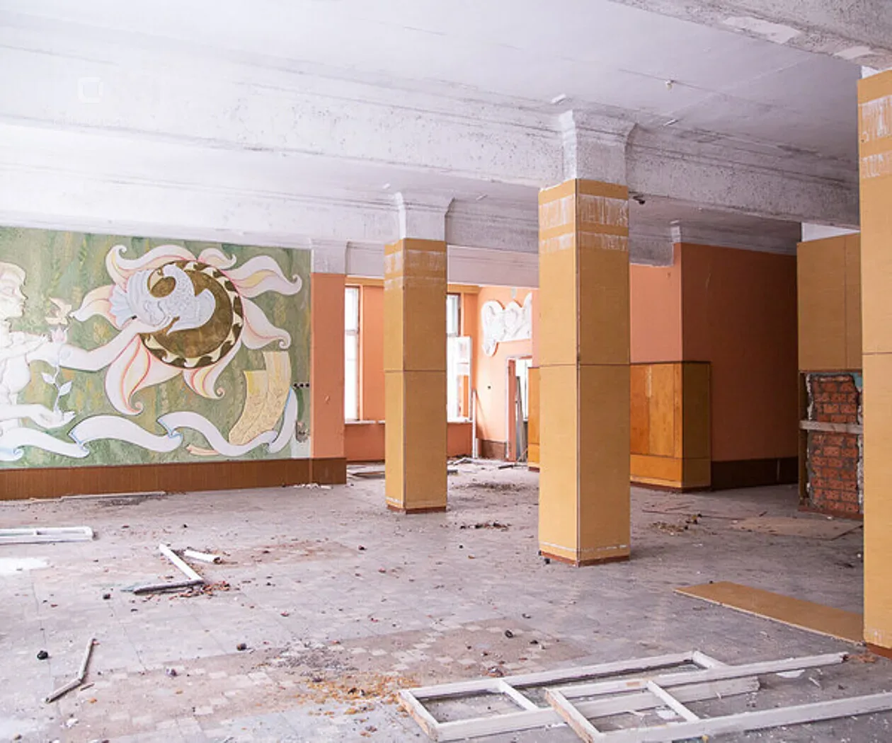 Abandoned buildings, walls and ceiling