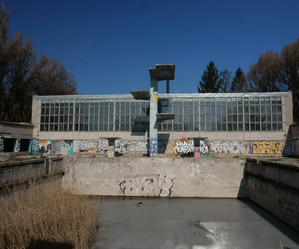 Photo Reference Pack: ABANDONED SWIMMING POOL AND AREA NEARBY and graffiti