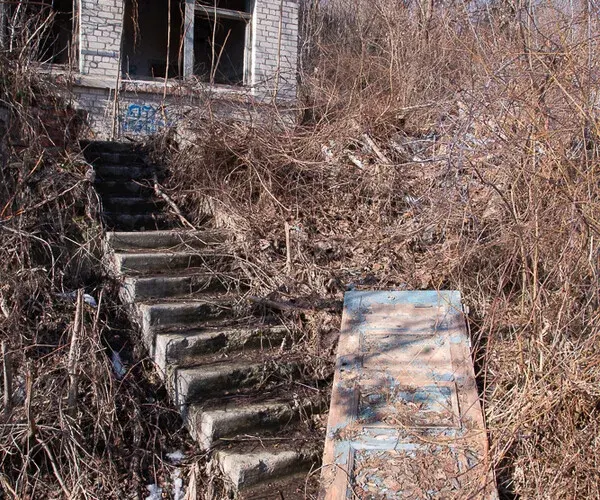 Photo Reference Pack: ABANDONED SWIMMING POOL AND AREA NEARBY and graffiti